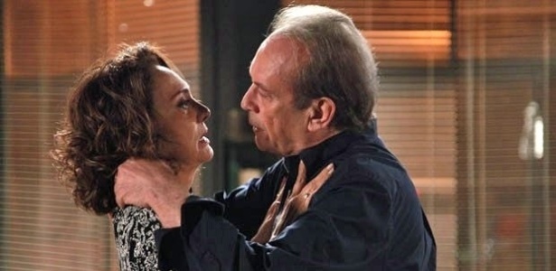 Em "Amor à Vida", Ordália e Herbert relembram o passado e se beijam