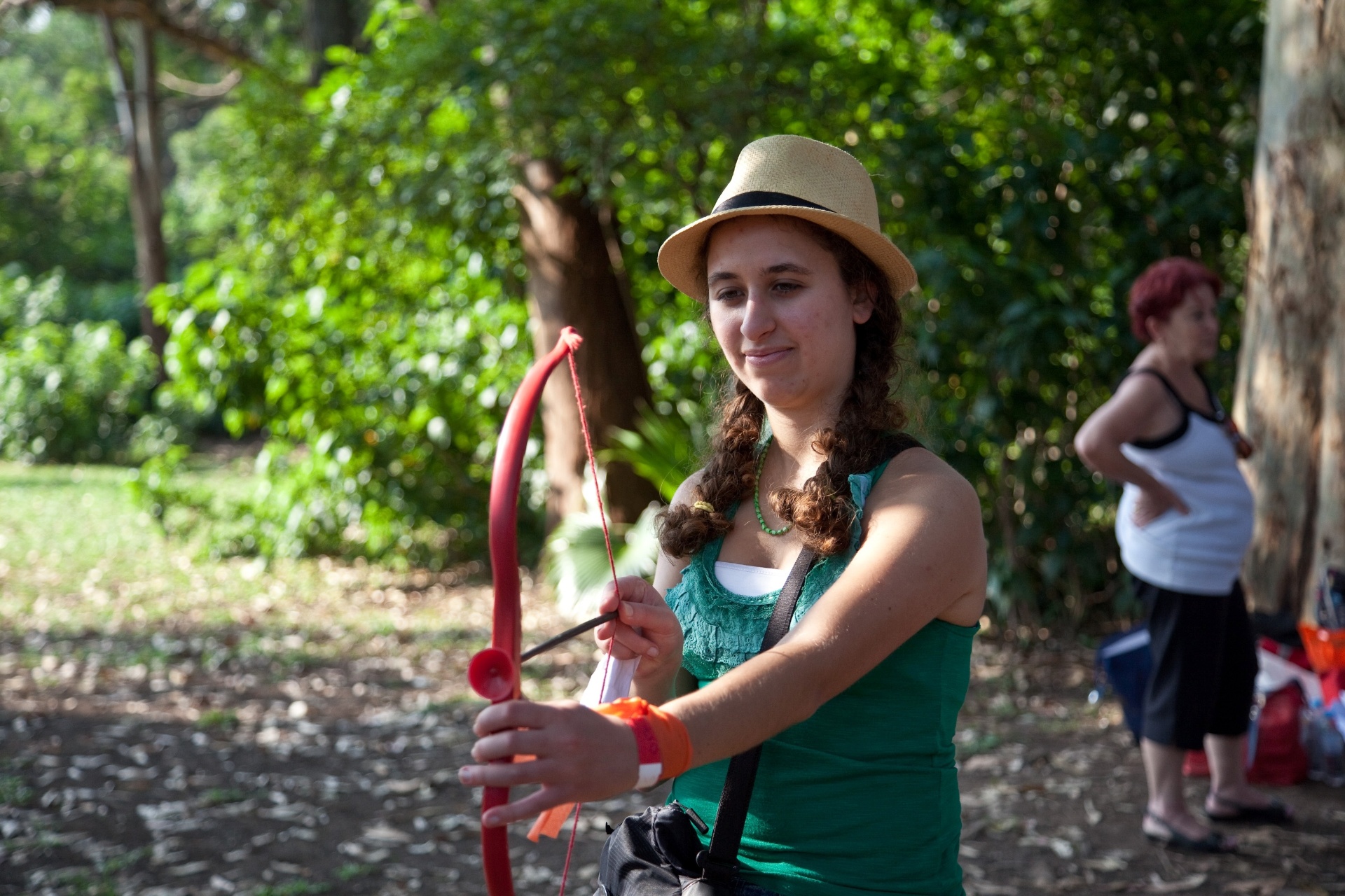 10.nov.2013 - Dezenas de fãs encenam "Jogos Vorazes", recitam trechos do livro de Suzanne Collins e vão fantasiados a encontro no Parque Ibirapuera, em São Paulo, no domingo (10) - Simon Plestenjak/UOL