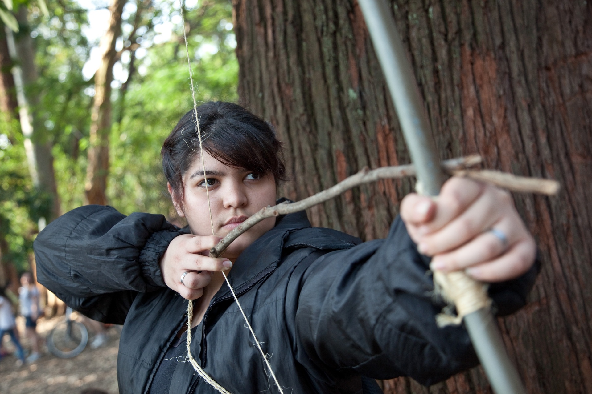 10.nov.2013 - "Jogos Vorazes: Em Chamas" inspira fãs da saga a irem fantasiados a encontro sobre o longa-metragem em São Paulo, no Parque Ibirapuera - Simon Plestenjak/UOL