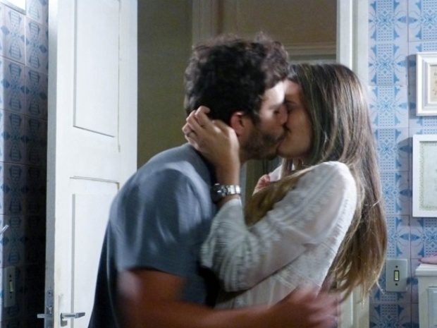 Em "Além do Horizonte", Lili e William se beijam