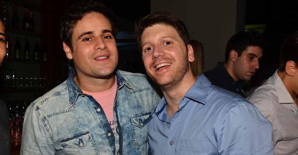 11.nov.2013 - Rodrigo Scarpa e Daniel Zukerman em inauguração de restaurante japonês no bairro de Itaim, em São Paulo