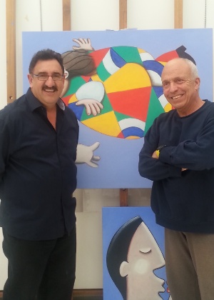 O apresentador Ratinho, em visita ao ateliê do artista plástico Gustavo Rosa