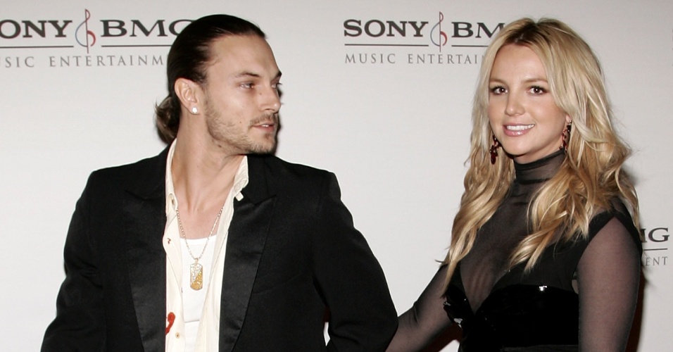 Britney Spears (R) and husband Kevin Federline