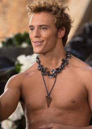 Sam Clafin como Finnick Odair em Cena de "Jogos Vorazes: Em Chamas" - Divulgação/Paris Filmes