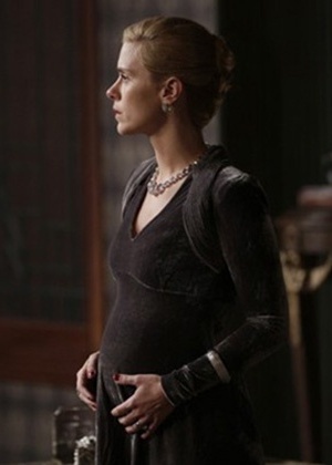 Em "Joia Rara", Iolanda aparece com barriga de grávida