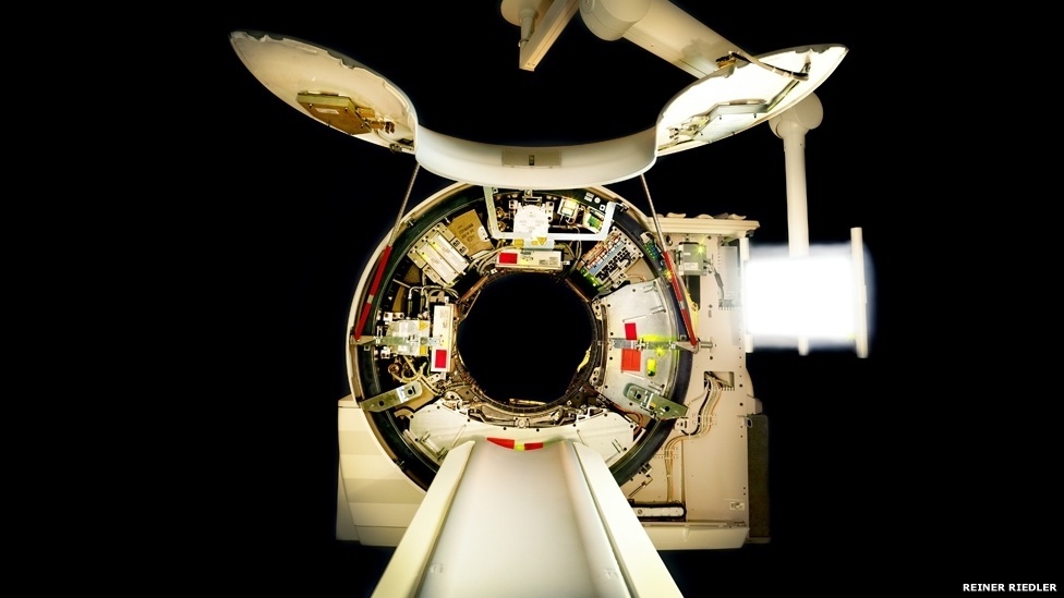 O fotógrafo austríaco Reiner Riedler criou o projeto para celebrar as máquinas e artifícios criados pela medicinas - Reiner Riedler