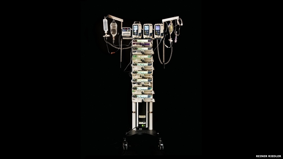 O fotógrafo austríaco Reiner Riedler criou o projeto para celebrar as máquinas e artifícios criados pela medicinas - Reiner Riedler