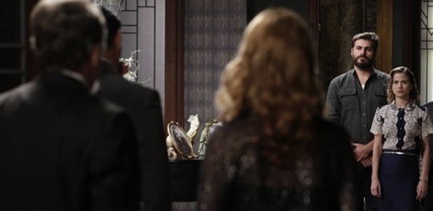 Em "Joia Rara", Toni vai à mansão Hauser para pedir Hilda em casamento