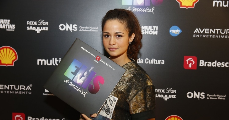 14.nov.2013 - Nanda Costa prestigiou a exibição do musical "Elis, A Musical", no Rio