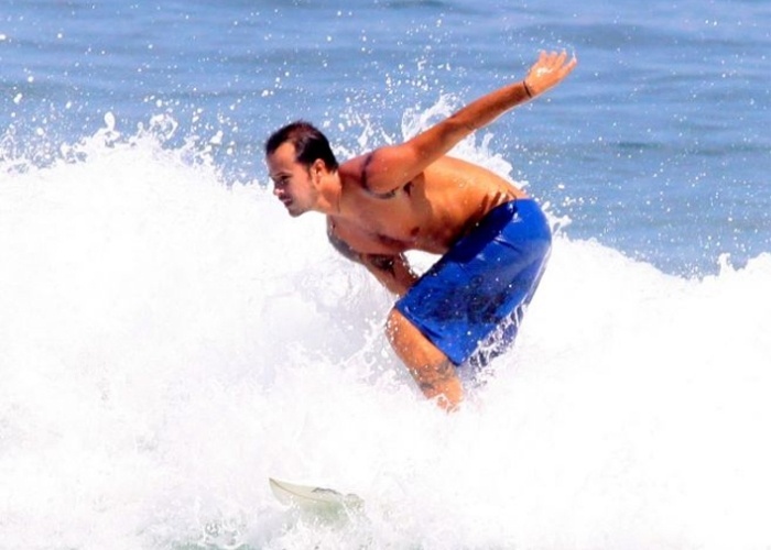 O ator Paulo Vilhena é surfista de carteirinha