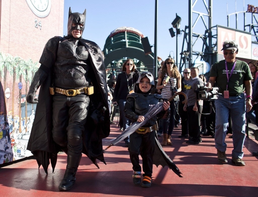 15.nov.2013 - Garoto vive Batman por um dia em San Francisco - Ramin Talaie/Getty Images/AFP