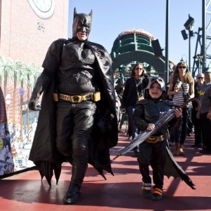 15.nov.2013 - Garoto vive Batman por um dia em San Francisco - Ramin Talaie/Getty Images/AFP