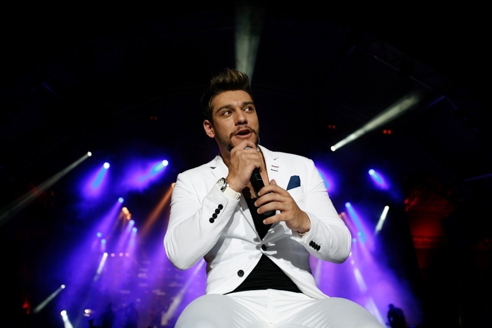 16.nov.2013 - Lucas Lucco faz sua estreia no Caldas Country Show. O cantor, que é uma aposta do sertanejo Sorocaba, diz ser comparado ao Ricky Martin - FotoRioNews