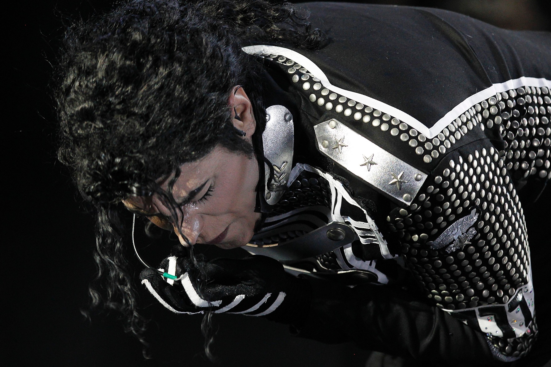 17.nov.2013 - Espetáculo "This is It" recria a trajetoria do rei do pop, Michael Jackson, com coreografias e apresentações de cantores que recordam os grandes sucessos da carreira do cantor - Reinaldo Canato/UOL