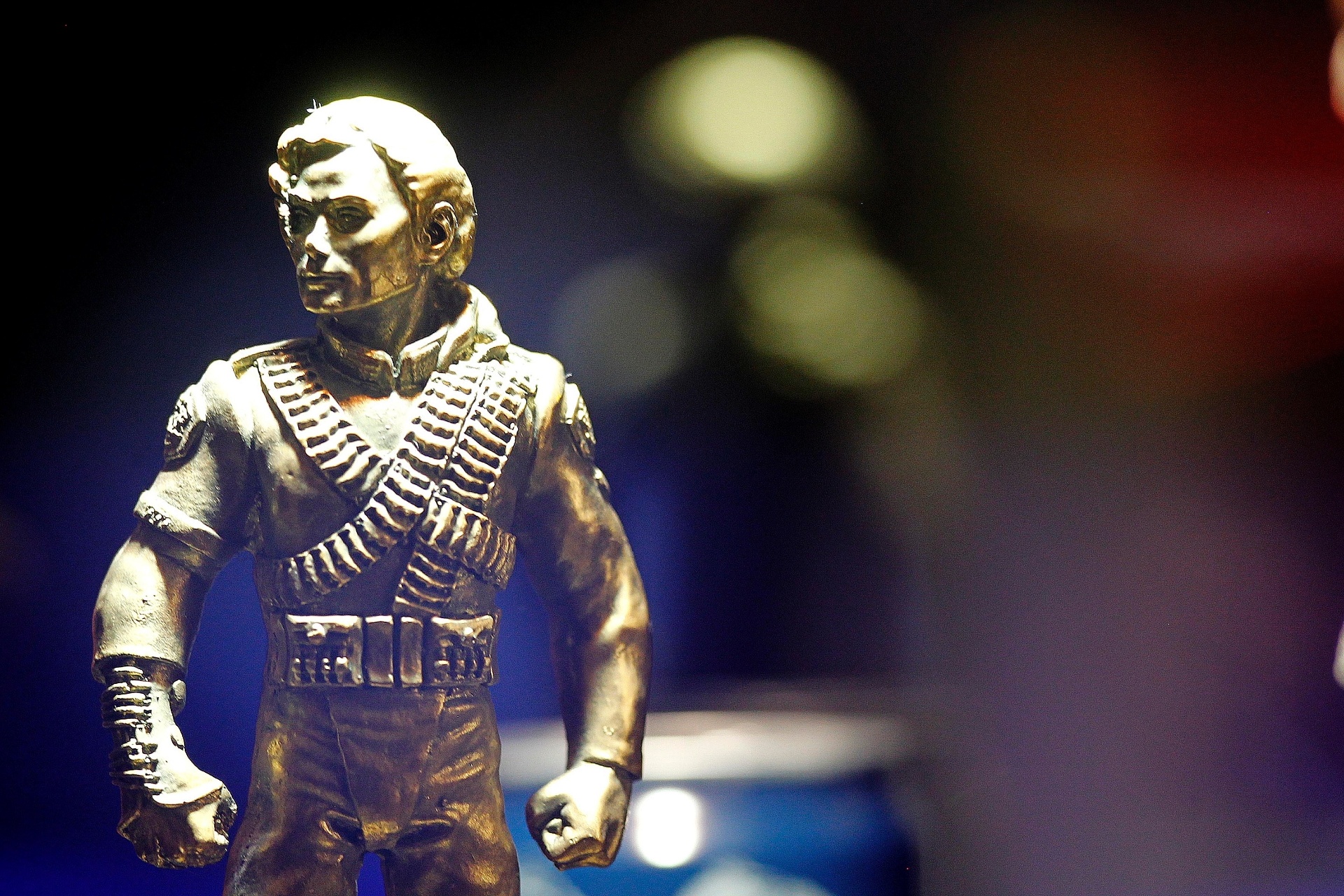 17.nov.2013 - Na entrada do Espaco das Américas, na Barra Funda, zona oeste da cidade, também há uma exposição com objetos que fazem referência à vida e à obra de Michael Jackson - Reinaldo Canato/UOL