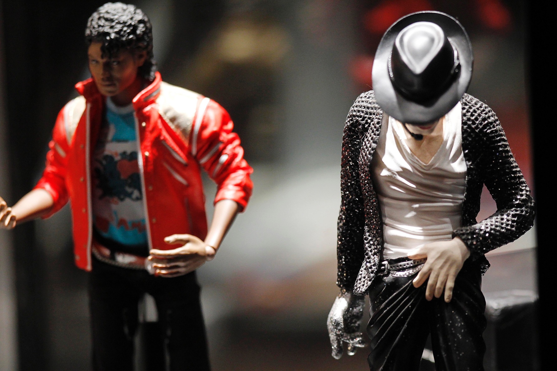 17.nov.2013 - Na entrada do Espaco das Américas, na Barra Funda, zona oeste da cidade, também há uma exposição com objetos que fazem referência à vida e à obra de Michael Jackson - Reinaldo Canato/UOL