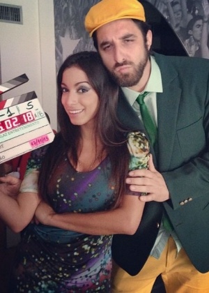 Anitta grava ao lado de Rafinha Bastos o filme "Copa de Elite", paródia de "Tropa de Elite" - Reprodução/Instagram