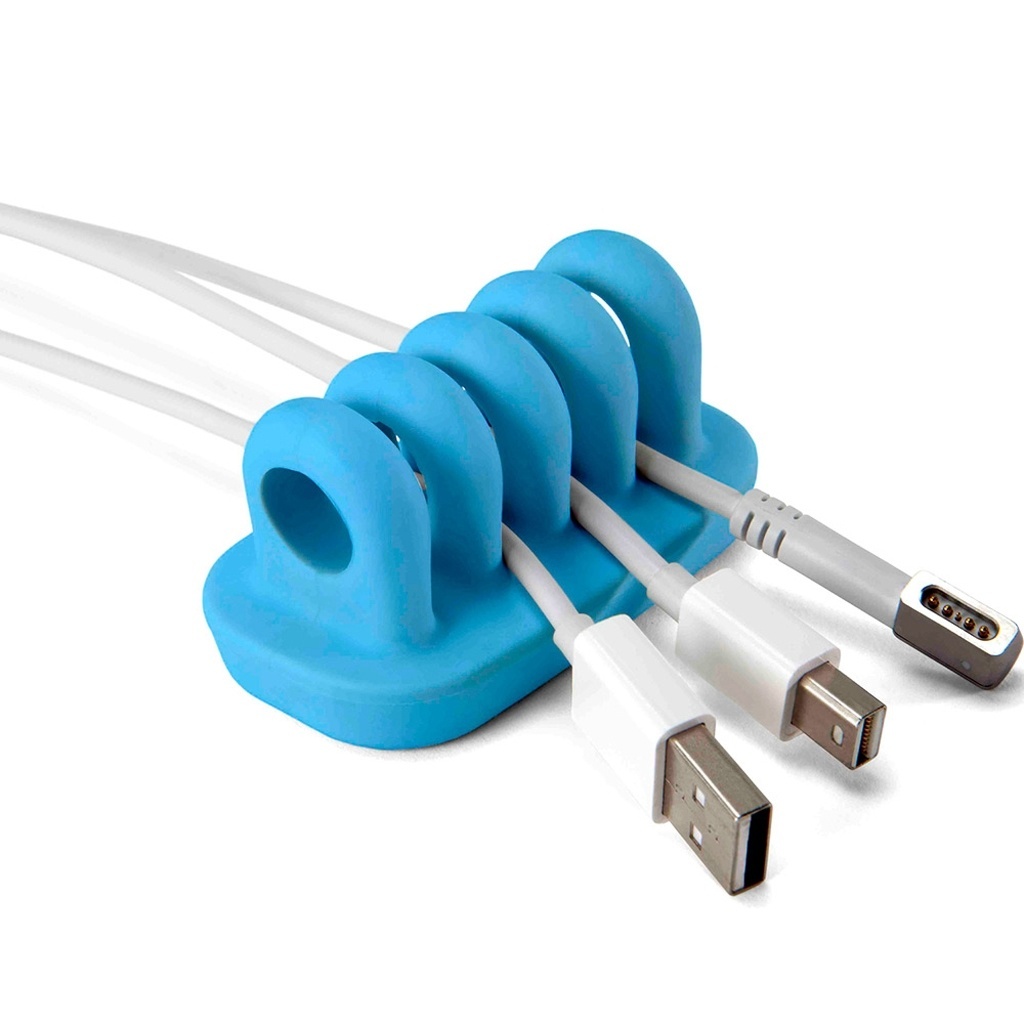 Fios são sempre um problema para quem é inimigo da bagunça. Uma sugestão para mantê-los em ordem é esse organizador. Com capacidade para prender até quatro cabos de qualquer tamanho, está à venda por R$ 54,90 (+ frete) no Submarino (www.submarino.com.br) - Divulgação