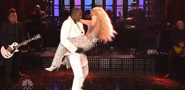 Gaga se apresenta com R. Kelly no "SNL" - Reprodução