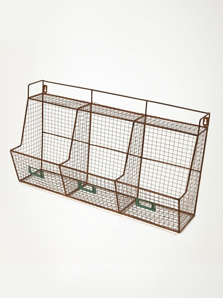 O organizador de parede Treton pode ser usado em casa ou no escritório para separar correspondências. A peça, de ferro, mede 36 cm x 62 cm x 18 cm e está à venda por R$ 289 (+ frete) na Collector (www.collector55.com.br) - Divulgação