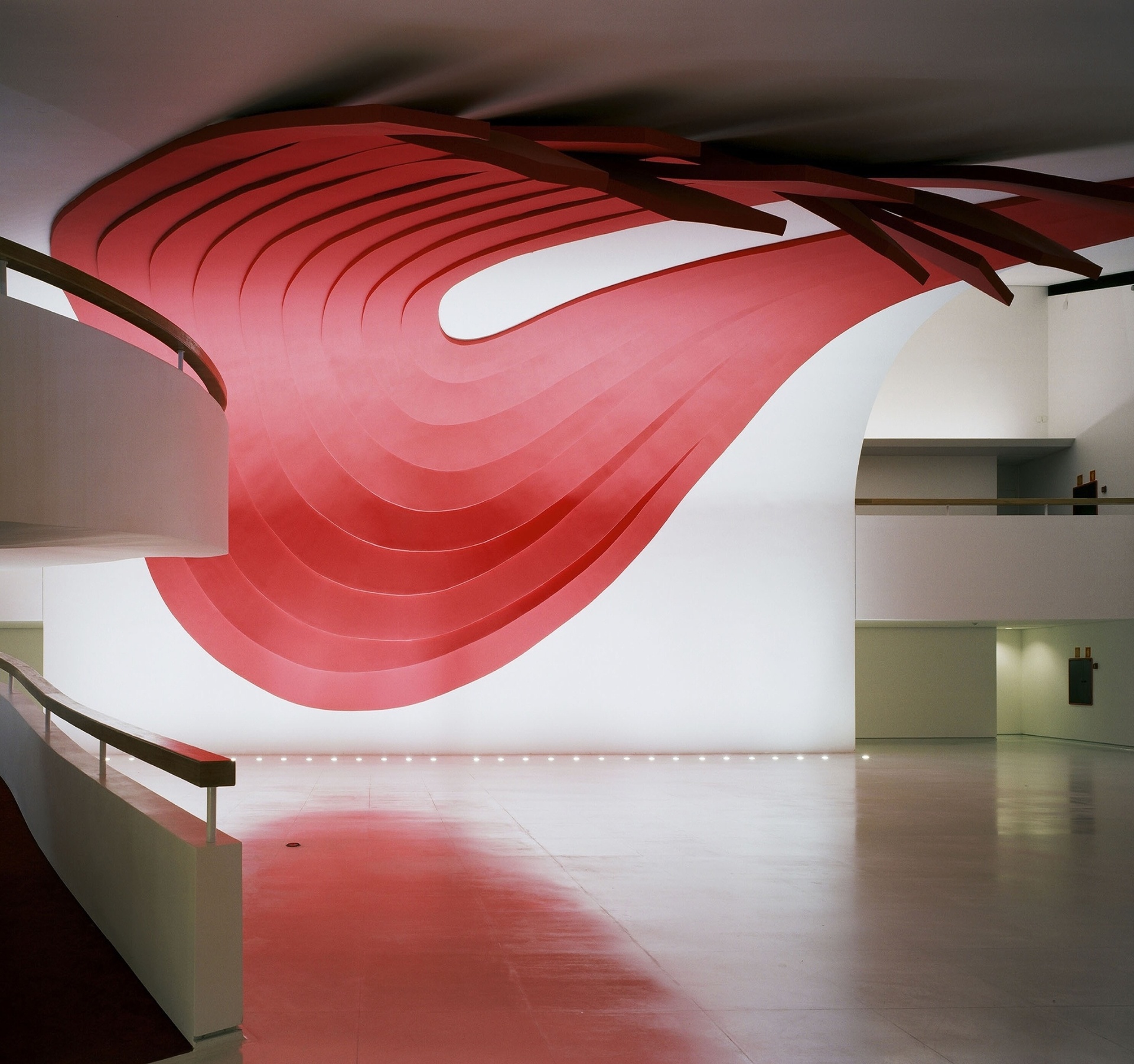 Obra de Tomie Ohtake no Auditório Ibirapuera, em São Paulo (2004) - Reprodução