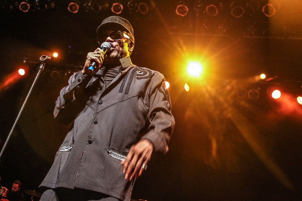 19.nov.2013 - Uma das maiores lendas do soul music, o norteamericano Bobby Womack se apresenta no palco do HSBC Brasil, em São Paulo - Manuela Scarpa/Foto Rio News