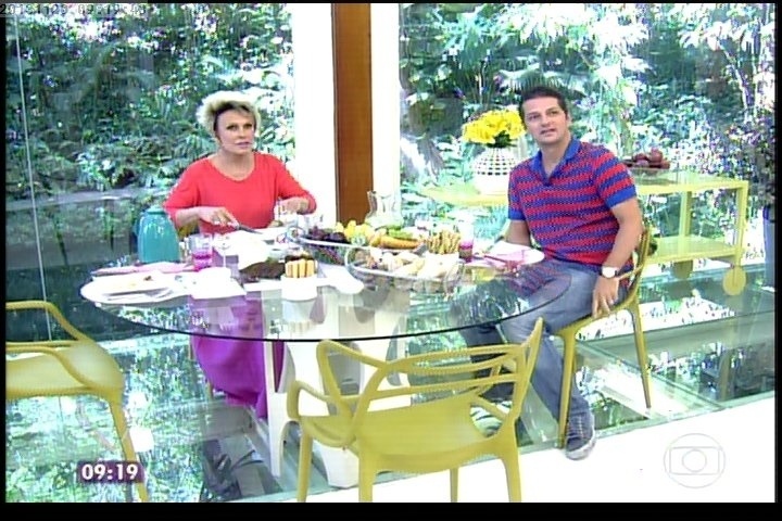 20.nov.2013 - Ana Maria Braga e Marcelo Serrado tomam o café da manhã juntos