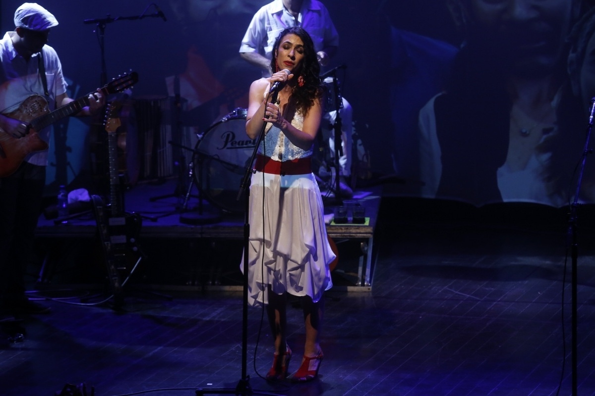 20.nov.2013 - Caetano veloso e Marisa Monte se apresentam no show beneficente "Somos Todos Amarildo", em prol do IDDH (Instituto dos Defensores dos Direitos Humanos), no Circo Voador, Rio de Janeiro - Felipe Assumpção / AgNews