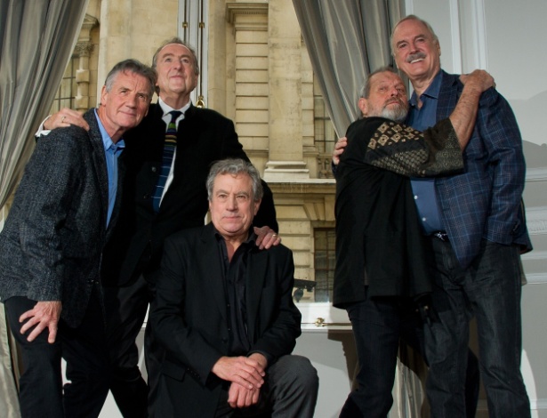 Michael Palin, Eric Idle, Terry Jones, Terry Gilliam e John Cleese, do Monty Phython, durante anuncio de show de reunião do Monty Python, em novembro - Leon Neal/AFP