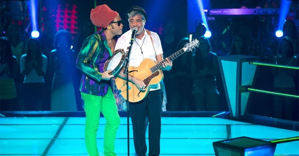 21.nov.2013 - Lulu Santos e Carlinhos Brown "Sábado a Noite", sucesso de Lulu Santos.