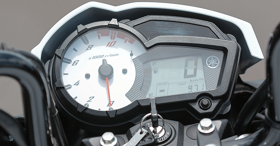 Yamaha YS150 Fazer - Doni Castilho/Infomoto