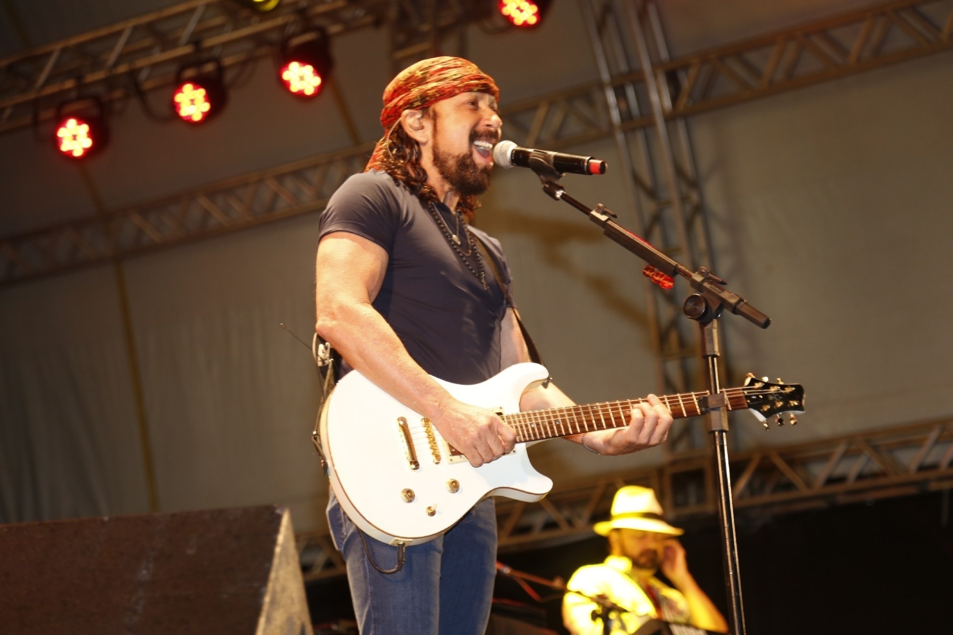 22.nov.2013 - Bell Marques durante show do Chiclete com Banana em Ouro Branco, Minas Gerais - Fred Pontes/Divulgação