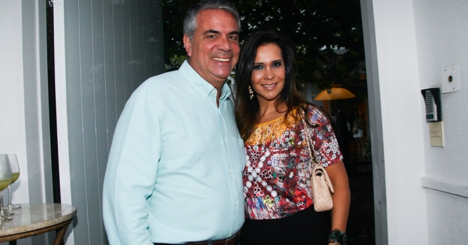 23.nov.2013 - Fernando Meira e a mulher no aniversário da jornalista Ticiana Villas Boas no Jardim Europa, em São Paulo