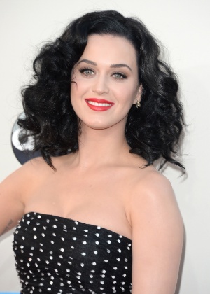 24.nov.2013 - De cabelos negros, Katy Perry chega para o American Music Awards, em Los Angeles - Jason Merritt/Getty Images/AFP - Jason Merritt/Getty Images/AFP