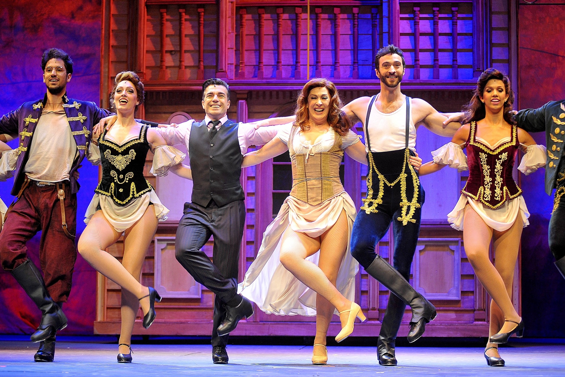 26.nov.2013 - Cena do musical "Crazy For You", com Cláudia Raia e Jarbas Homem de Mello - Reinaldo Canato/UOL