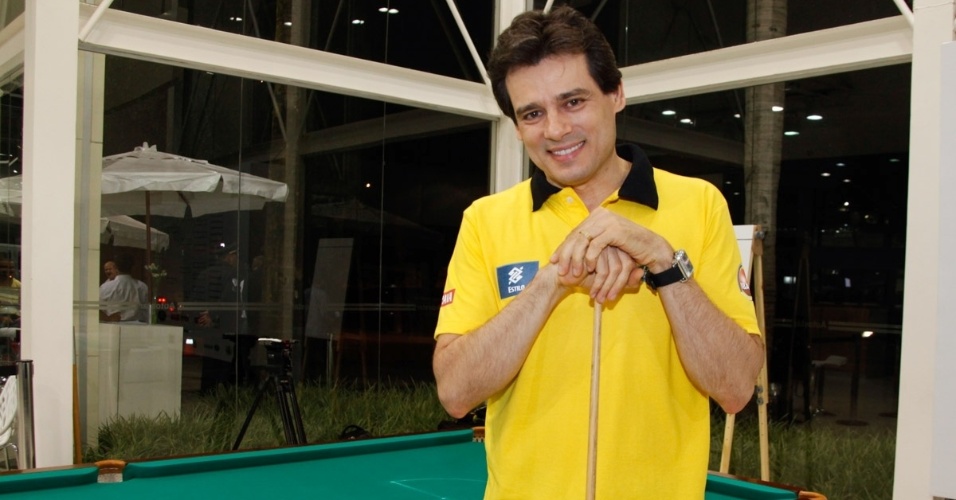 26.nov.2013 - Celso Portiolli marca presença no campeonato de sinuca organizado por Otávio Mesquita, em São Paulo. O apresentador foi eliminado nas semi-finais