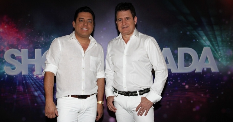 27.nov.2013 -  A dupla Bruno e Marrone chega para a gravação do "Show da Virada", no Citibank Hall, em São Paulo