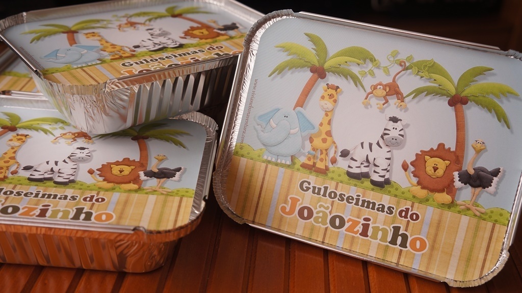 Marmita personalizada para colocar docinhos da festa. Da Viviane Bonaventura Convites e Lembrancinhas Personalizadas (www.vivianebonaventura.com.br). R$ 3,50 cada. Preço pesquisado em novembro de 2013 e sujeito a alterações - Divulgação