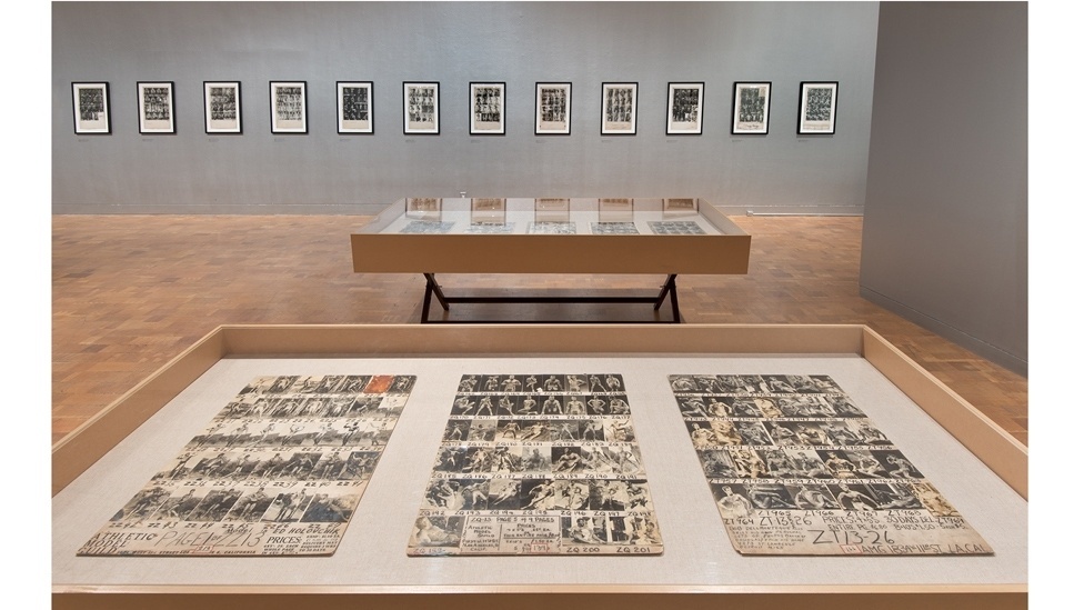 Mostra em Los Angeles é dedicada a ícones da cultura gay: as fotos de nus de Bob Mizer e as ilustrações dos homens 'avantajados' de Tom da Finlândia - BBC