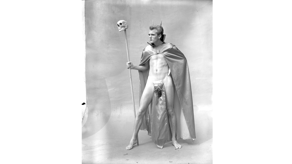 Tanto Mizer como Tom da Finlândia eram autores eróticos cujo trabalho era amplamente conhecido no submundo gay mesmo antes das passeatas e campanhas públicas por direitos civis de homossexuais americanos nos anos 60 - BBC