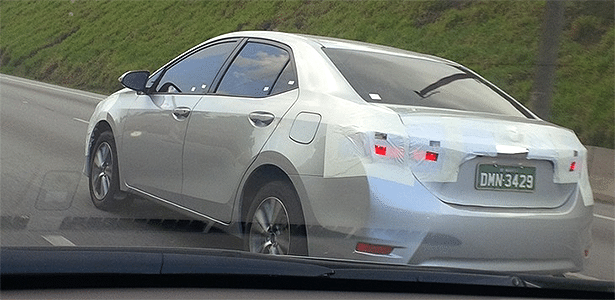 Toyota Corolla é flagrado em rodovia de São Paulo - Dennis Fabian/Carsale