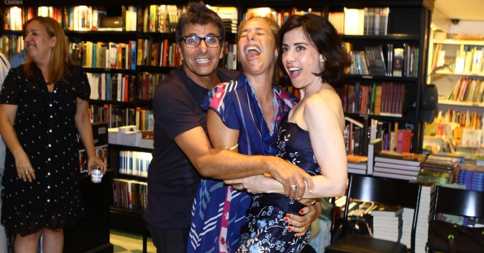 29.nov.2013 - Andréa Beltrão e Evandro Mesquita prestigiaram o lançamento do livro "Fim", de Fernanda Torres