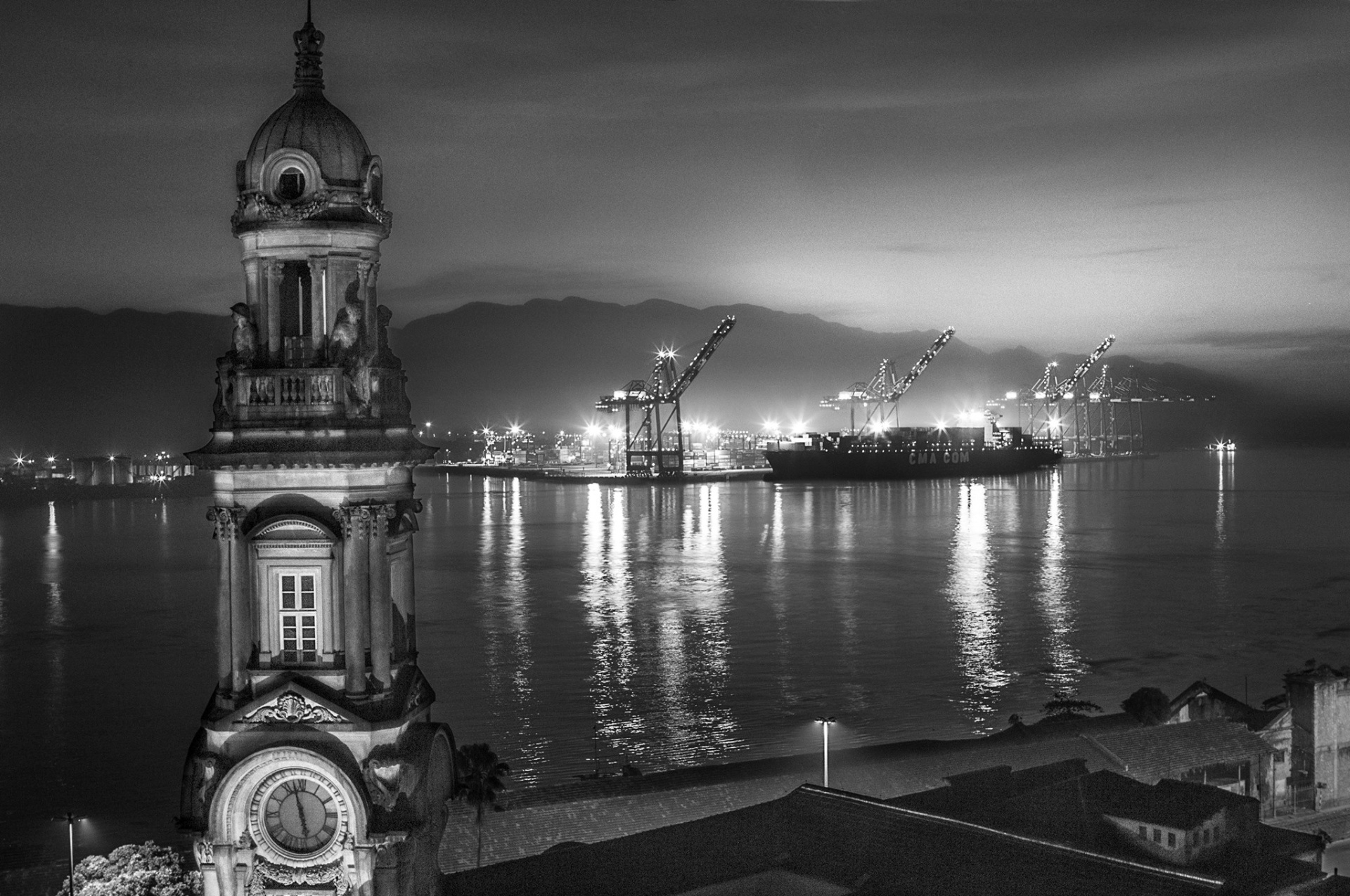 Imagens de "Santos", novo livro do fotógrafo Araquém Alcântara, decicado à cidade onde tirou sua primeira fotografia. Livro será lançado no dia 11/12/13, na Livraria Cultura - Araquém Alcântara