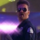 O cantor George Michael em cena do clipe de "Outside" - Reprodução