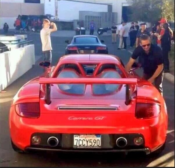 30.nov.2013 - Foto do Porsche vermelho em que Paul Walker minutos antes do acidente de carro que tirou sua vida em Valencia, na Califórnia, nos EUA - Reprodução/Twitter