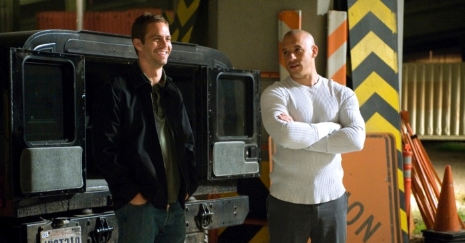 Cena do filme "Velozes e Furiosos 4" com Paul Walker e Vin Diesel - Divulgação