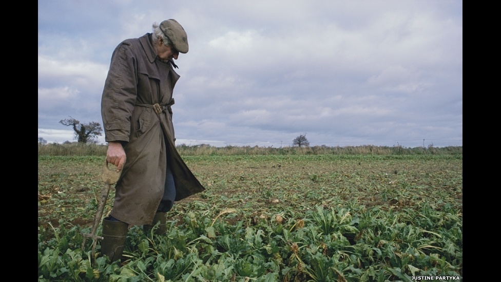 Ao lado de obras dos fotógrafos Nick Danziger e Justin Partyka, em uma nova exposição em Londres, With A Conscious Eye (Com Olho Consciente), que foca na maneira de contar histórias através de fotografias de viagem - Justine Partyka