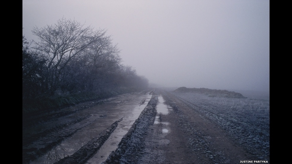 Uma série de trabalhos de Constantine estarão expostos, ao lado de obras dos fotógrafos Nick Danziger e Justin Partyka, em uma nova exposição em Londres, , que foca na maneira de contar histórias através de fotografias de viagem - Justine Partyka