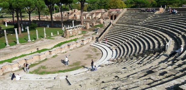 Erguido a mando do general Marcus Agrippa (63 a.C. - 12 a.C.), o teatro de Ostia Antica chegou a ter capacidade para receber mais de 3.000 espectadores - Marcel Vincenti/UOL