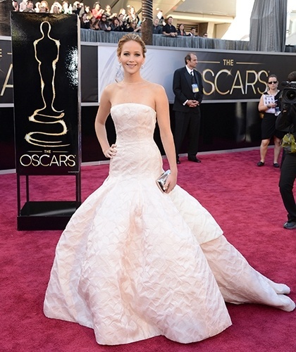 O look de Dior usado por Jennifer Lawrence para o Oscar rendeu à atriz o título de mais bem vestida de 2013 - Divulgação